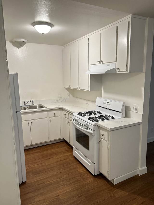 1-bedroom apartment at Tonga Apartments in Ventura, CA